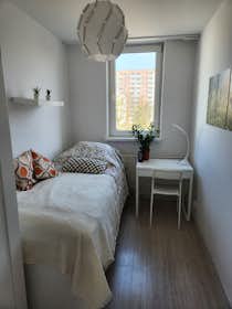 Private room for rent for PLN 1,714 per month in Warsaw, ulica Chodecka