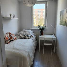 Private room for rent for €400 per month in Warsaw, ulica Chodecka