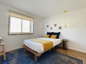 Отдельная комната сдается в аренду за 100 € в месяц в Ovar, Avenida da Praia