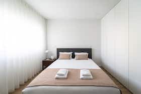 Apartamento para alugar por € 1.305 por mês em Braga, Rua Nova do Couteiro