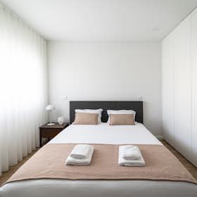 Apartment for rent for €1,305 per month in Braga, Rua Nova do Couteiro