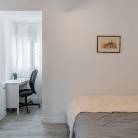 Private room for rent for €410 per month in Madrid, Calle de Santa Florencia