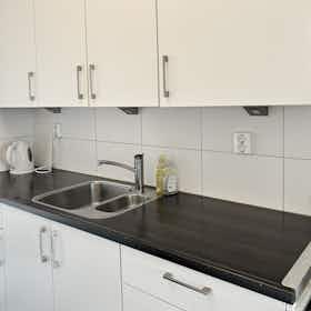 Apartment for rent for €2,800 per month in Rotterdam, Den Uylsingel