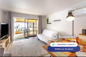 Appartement te huur voor € 550 per maand in Six-Fours-les-Plages, Corniche de Solviou