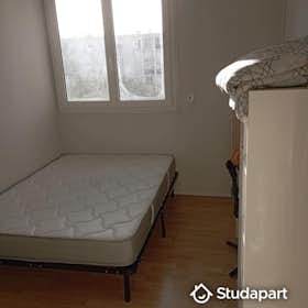 Private room for rent for €400 per month in Saint-Pierre-des-Corps, Résidence Le Grand Mail