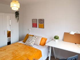 私人房间 正在以 €375 的月租出租，其位于 Tarragona, Bloc Sant Maties