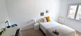 Отдельная комната сдается в аренду за 300 € в месяц в Reus, Carrer Molí