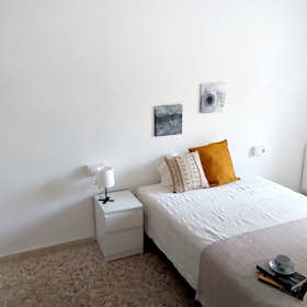 Отдельная комната сдается в аренду за 300 € в месяц в Reus, Carrer Molí