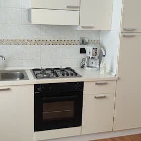 Apartment for rent for €1,100 per month in Turin, Via Cumiana
