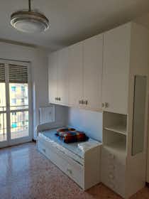 Mehrbettzimmer zu mieten für 490 € pro Monat in Milan, Via Val d'Ossola