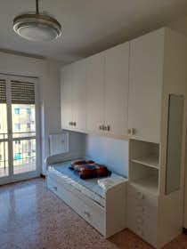 Shared room for rent for €490 per month in Milan, Via Val d'Ossola