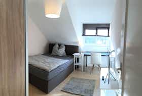 Private room for rent for €790 per month in Stuttgart, Urbanstraße