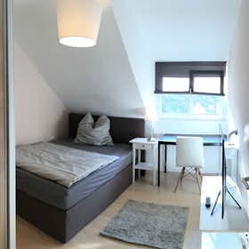 Private room for rent for €790 per month in Stuttgart, Urbanstraße