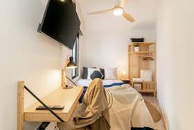 Private room for rent for €690 per month in Barcelona, Carrer dels Agudells