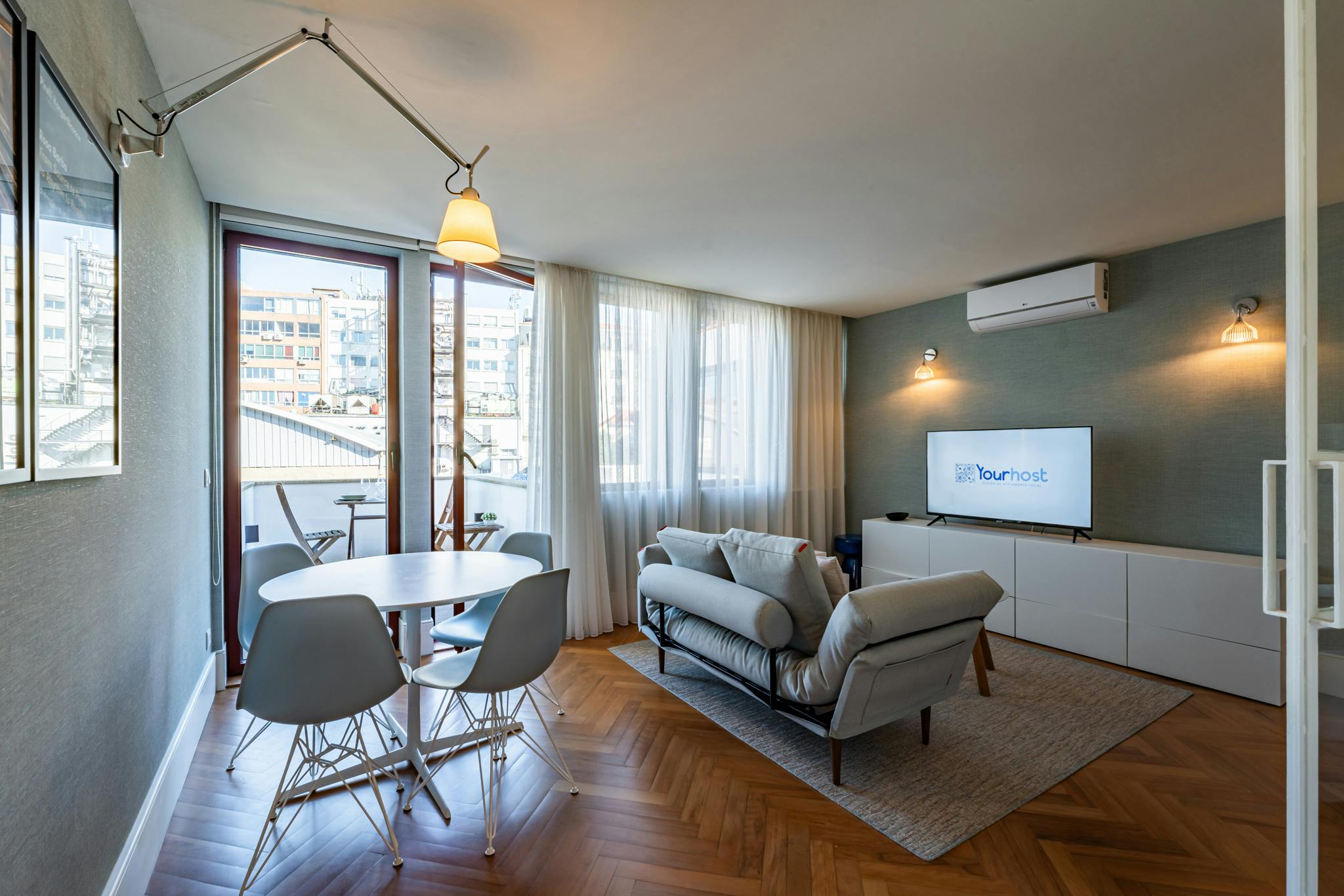 Apartment for rent for €1,850 per month in Porto, Rua do Sol