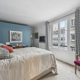 Apartment for rent for €3,630 per month in Paris, Rue Claude Lorrain