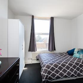 Private room for rent for €1,540 per month in London, Lavender Hill