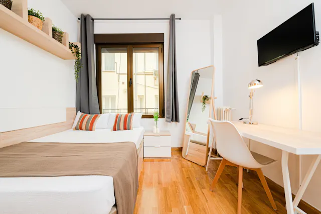 Private room in Calle de O'Donnell, Madrid (1488644) room image 1