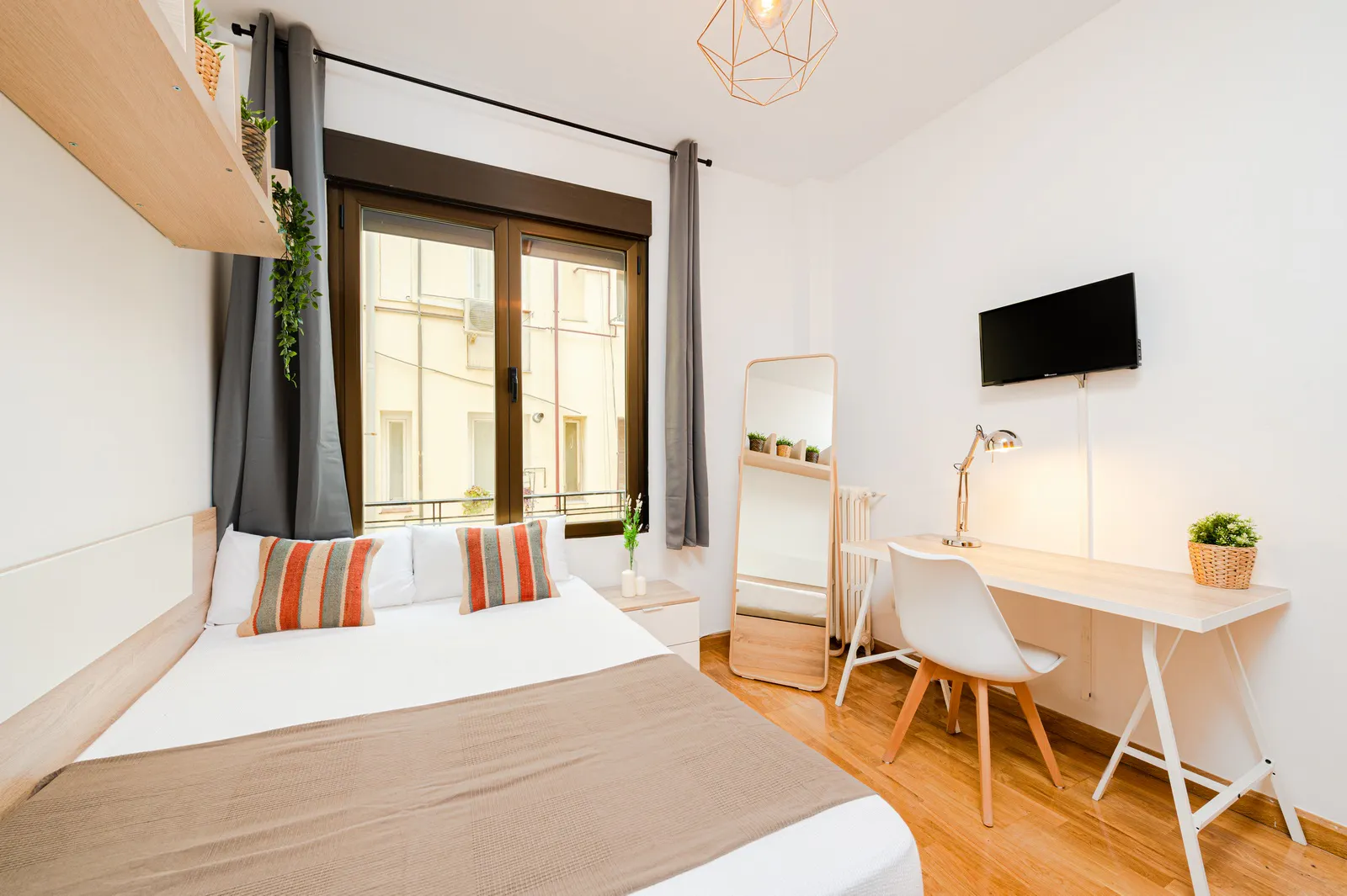 Private room in Calle de O'Donnell, Madrid (1488644) ROOM 2