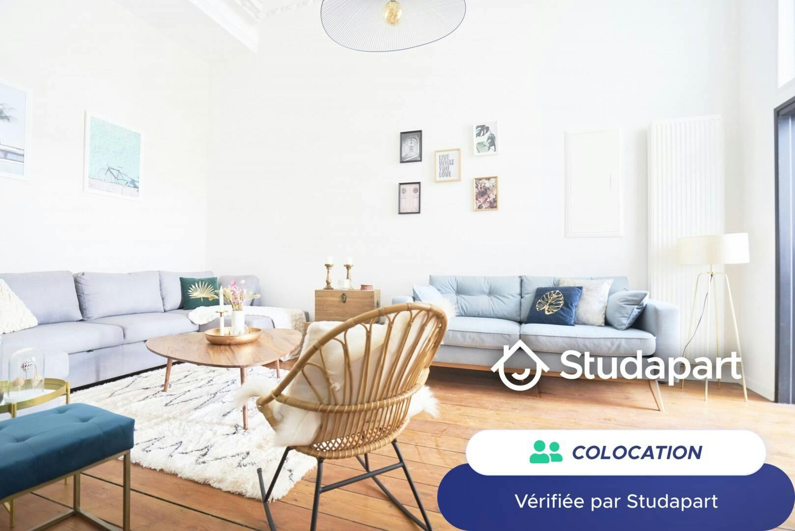 Private room for rent on Rue Jacquemars Gielée, Lille - Vue 5