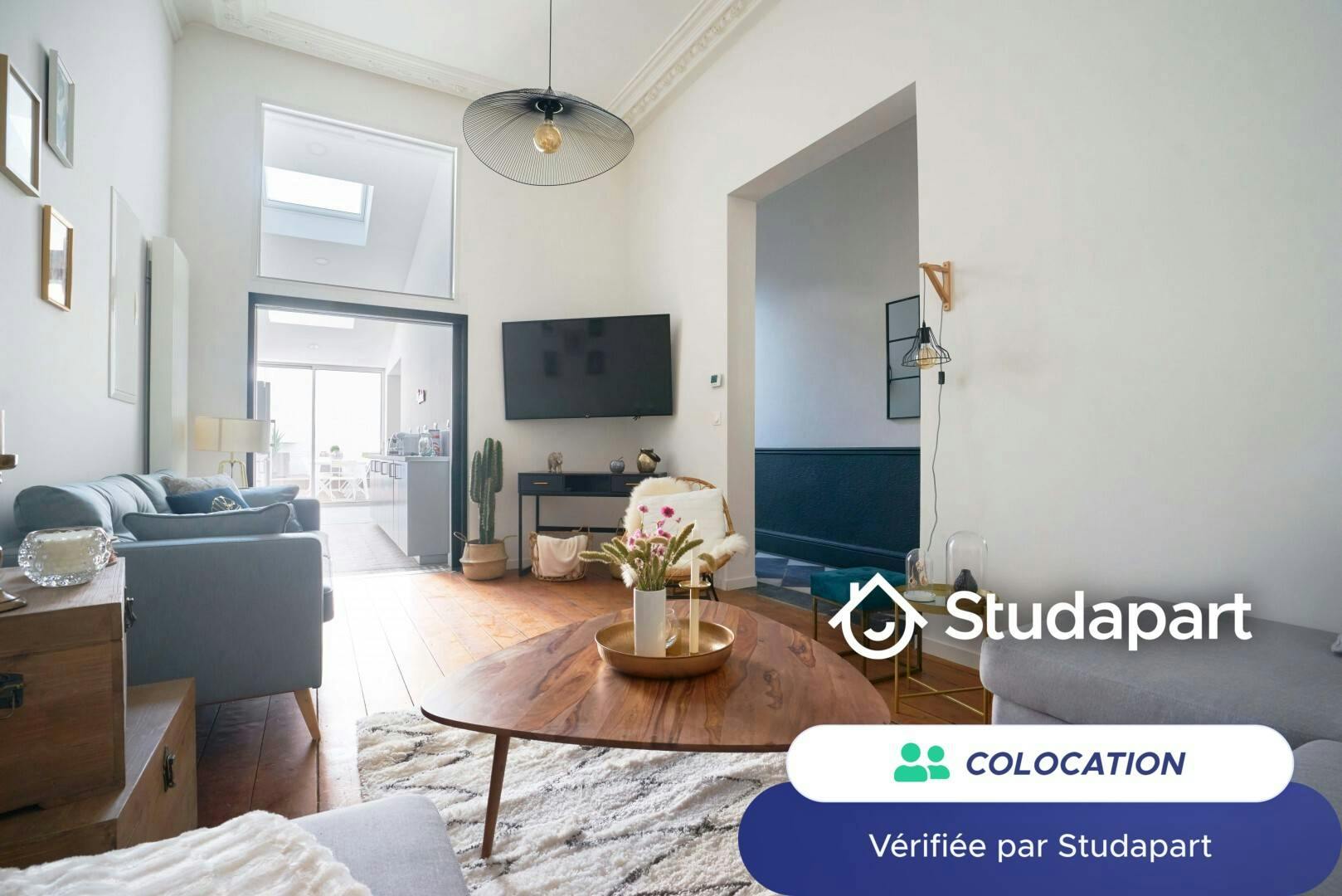 Private room for rent on Rue Jacquemars Gielée, Lille - Vue 3