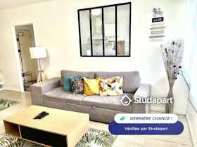 Appartement te huur voor € 990 per maand in Metz, Route de Lorry