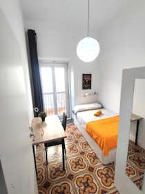 私人房间 正在以 €300 的月租出租，其位于 Almería, Calle Trajano