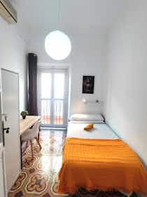 Отдельная комната сдается в аренду за 300 € в месяц в Almería, Calle Trajano