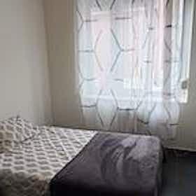 Private room for rent for €450 per month in Roubaix, Rue de l'Industrie
