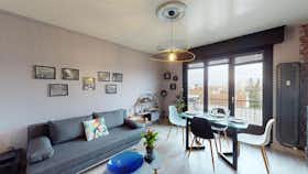 Appartement te huur voor € 950 per maand in Reims, Rue Maldan