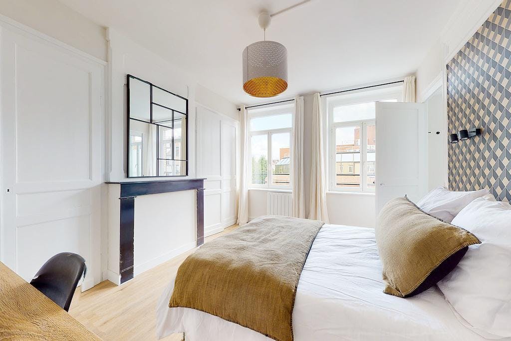 Private room for rent on Rue d'Artois, Lille