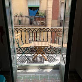Private room for rent for €650 per month in Barcelona, Carrer de la Riera Baixa