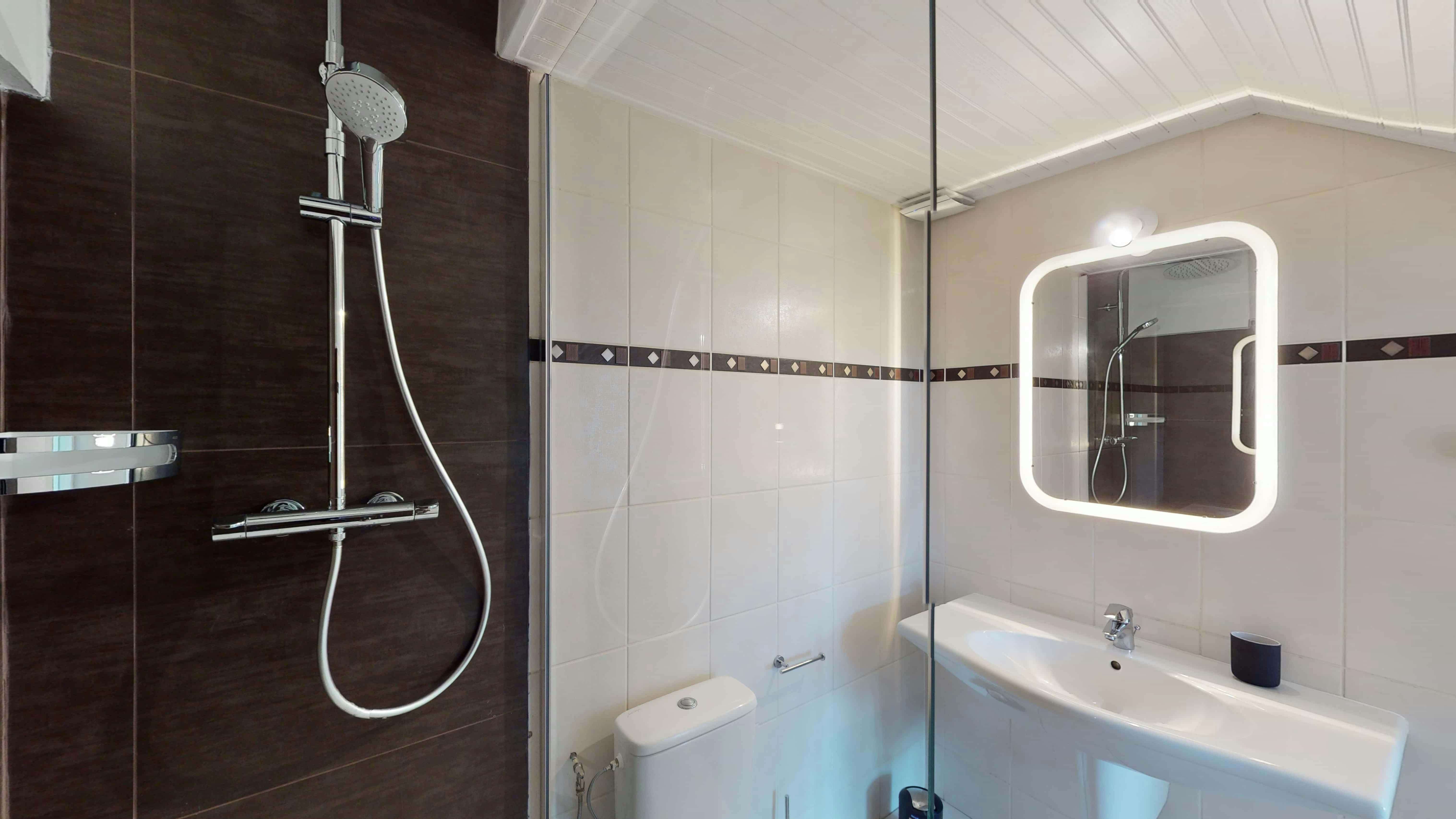 Private room for rent on Rue Lamarck, Paris - Vue 4