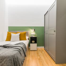 Private room for rent for €750 per month in Barcelona, Travessera de Gràcia