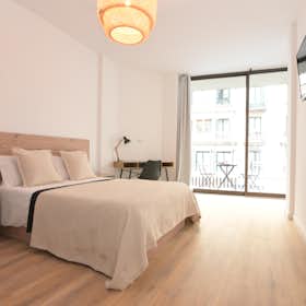 Private room for rent for €925 per month in Barcelona, Carrer de Balmes