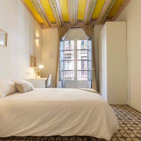Private room for rent for €880 per month in Barcelona, Carrer del Rec Comtal