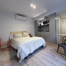 Studio for rent for €1,100 per month in Madrid, Calle de Alfonso Fernández Clausells