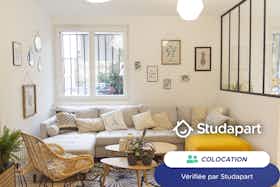 私人房间 正在以 €485 的月租出租，其位于 Laval, Rue Alfred Jarry