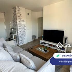 Appartement te huur voor € 1.180 per maand in Vauréal, Rue Vagabonde