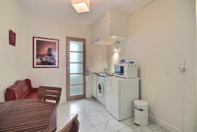 公寓 正在以 €1,301 的月租出租，其位于 Paris, Boulevard Gouvion-Saint-Cyr
