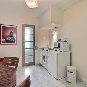 Appartement te huur voor € 1.301 per maand in Paris, Boulevard Gouvion-Saint-Cyr