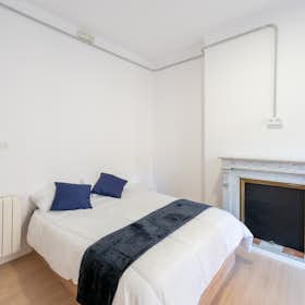 Private room for rent for €1,000 per month in Madrid, Calle del Conde de Aranda