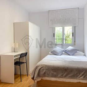 Private room for rent for €650 per month in Madrid, Calle de Francisco Silvela