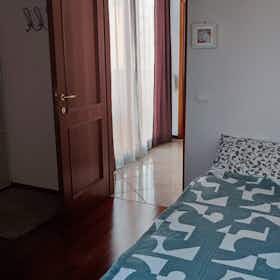 Квартира за оренду для 600 EUR на місяць у Bologna, Via Bartolomeo Ramenghi