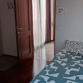 Lägenhet att hyra för 600 € i månaden i Bologna, Via Bartolomeo Ramenghi