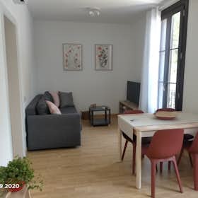 Apartment for rent for €1,650 per month in Barcelona, Carrer del Rosselló
