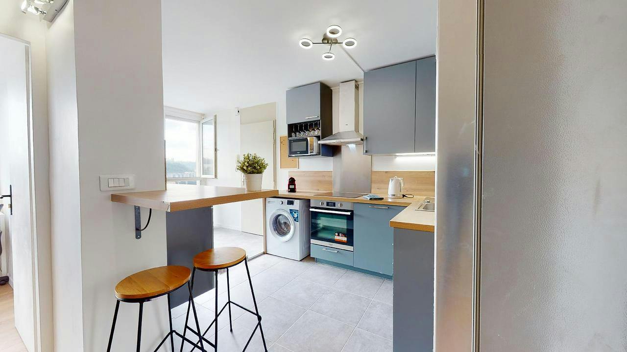 Private room for rent on Rue de Saint-Cyr, Lyon - Plus