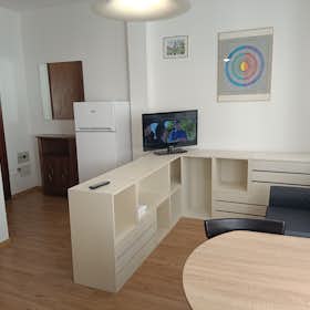 Apartment for rent for €800 per month in Ferrara, Viale Camillo Benso di Cavour