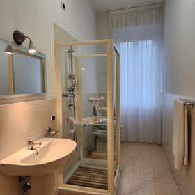 Apartment for rent for €3,000 per month in Milan, Via Giovanni Pacini