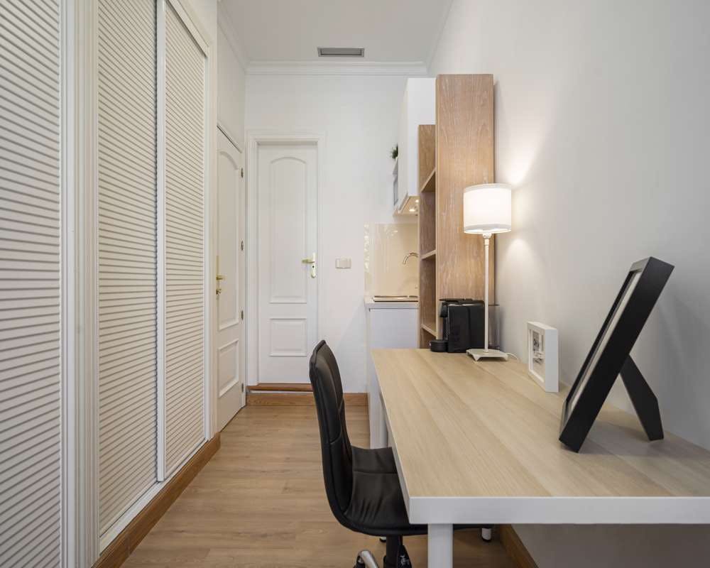 Private room for rent for €1,305 per month in Madrid, Calle de San Lorenzo